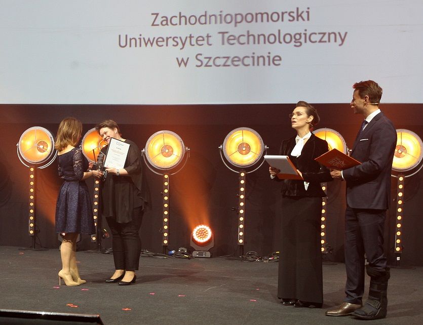 2- Anna Czekalska accepts the award