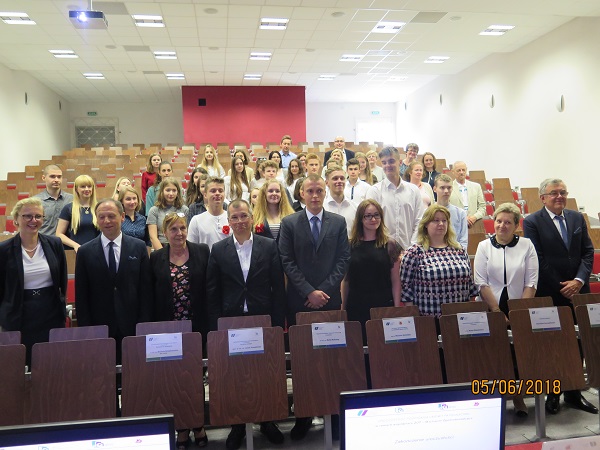 Uczesnicy podpisania umowy patronackiej