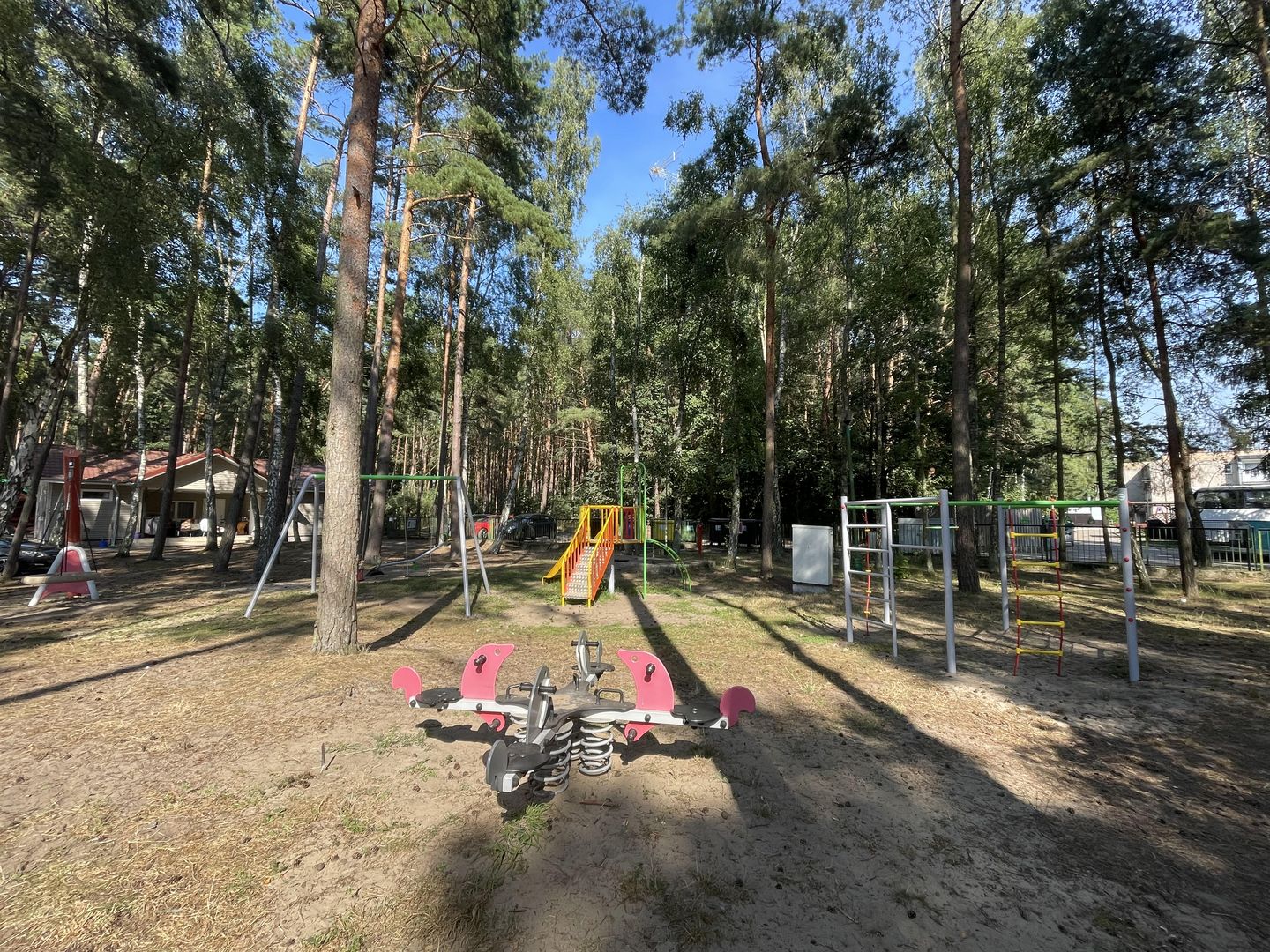 bocianie gniazdo, bujak na sprężynie, zjeżdżalnia, drabinki wspinaczkowe