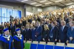 Wejście orszaku akademickiego wraz z pocztem sztandarowym