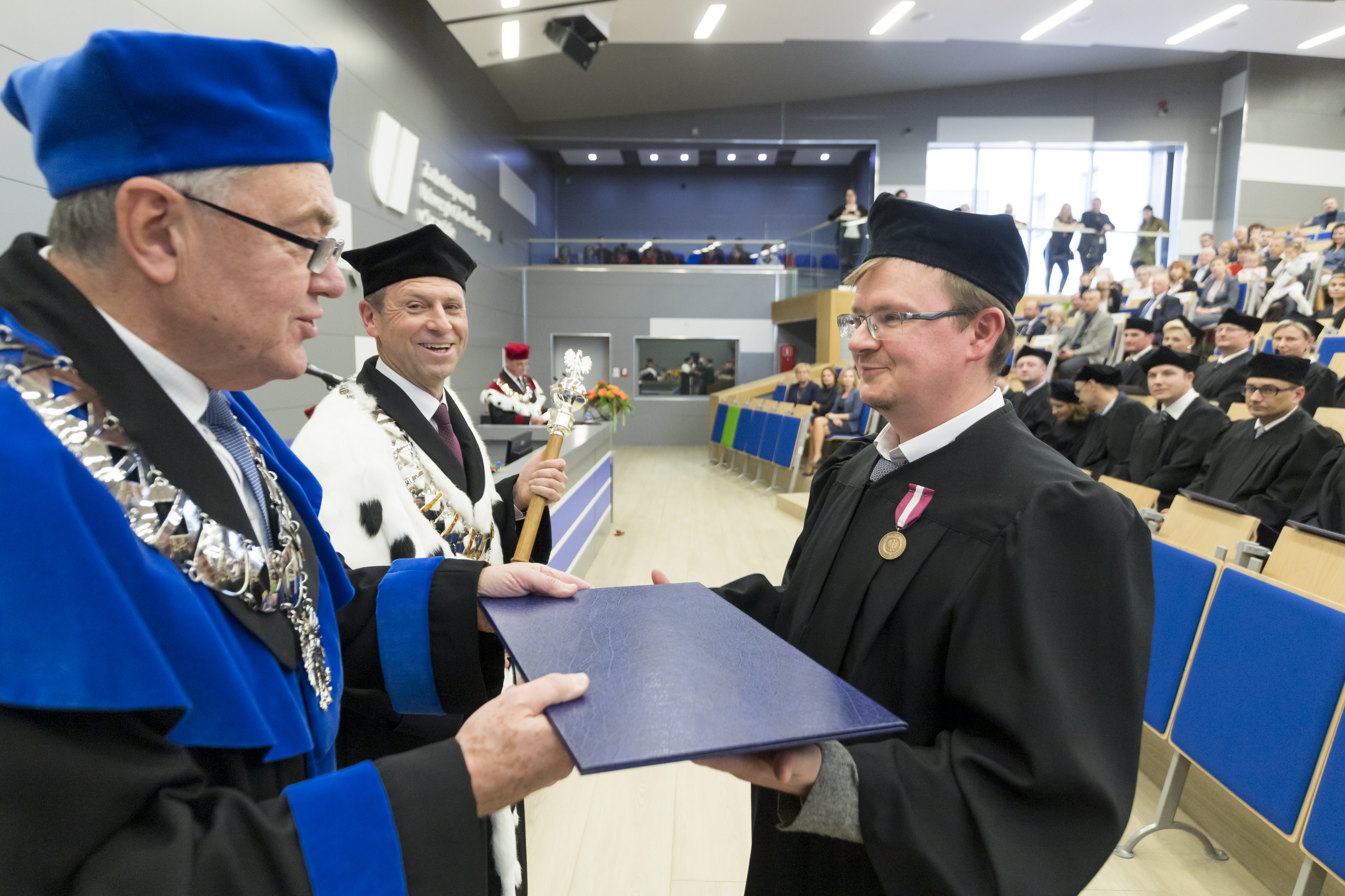 Wręczenie dyplomu habilitacyjnego - WTiICh Konrad Witkiewicz (2)