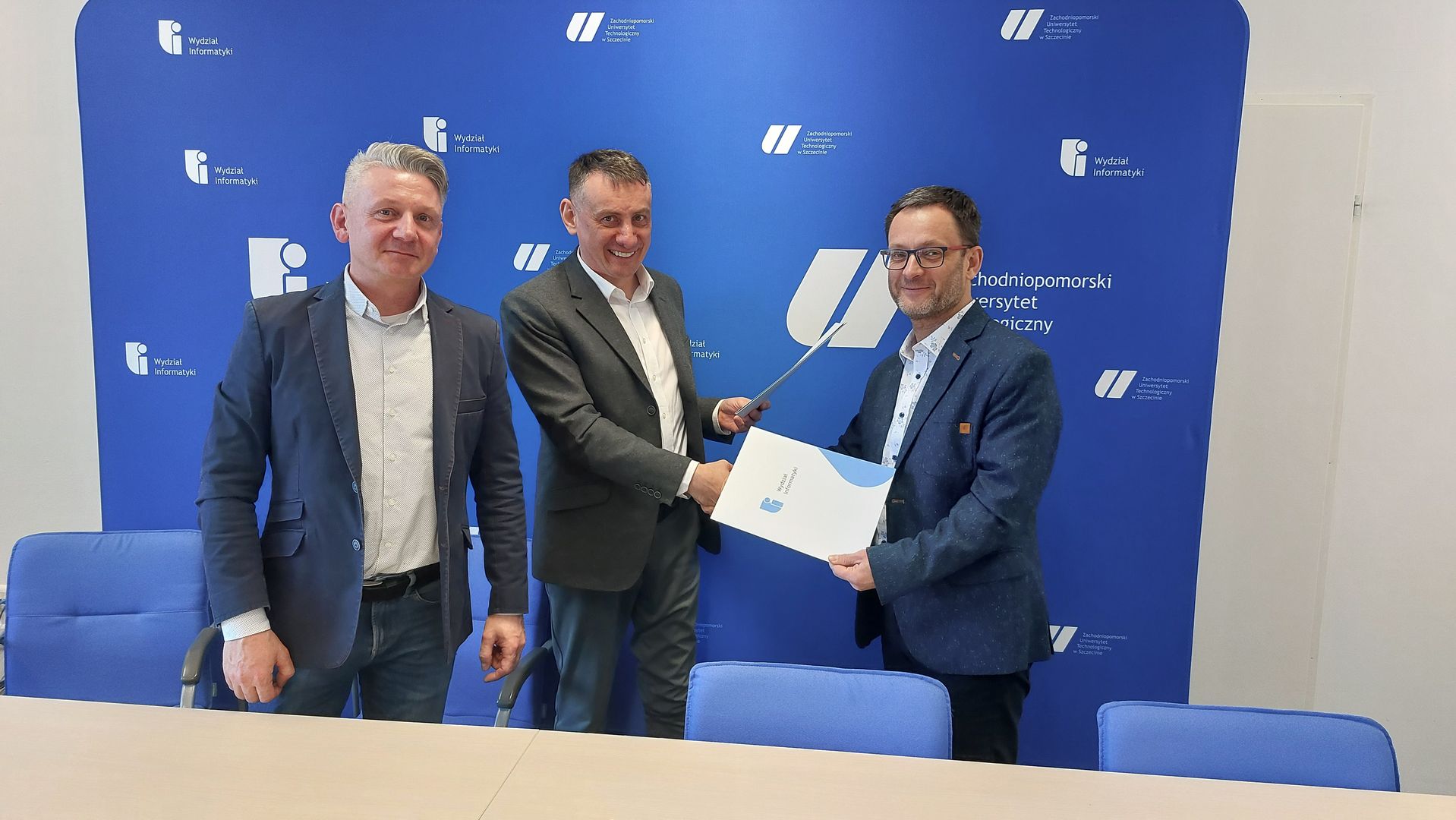 Sygnotariusze porozumienia z WI ZUT oraz firmy e-kierowca