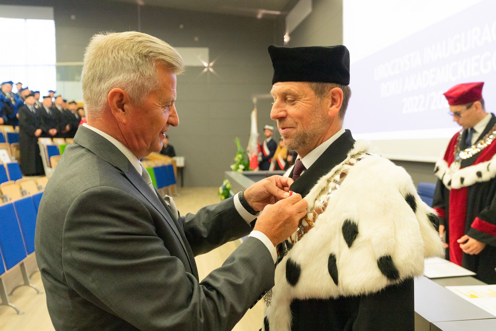 Złota Odznaka Honorowa Gryfa Zachodniopomorskiego wręczona przez Stanisława Wziątka Rektorowi ZUT