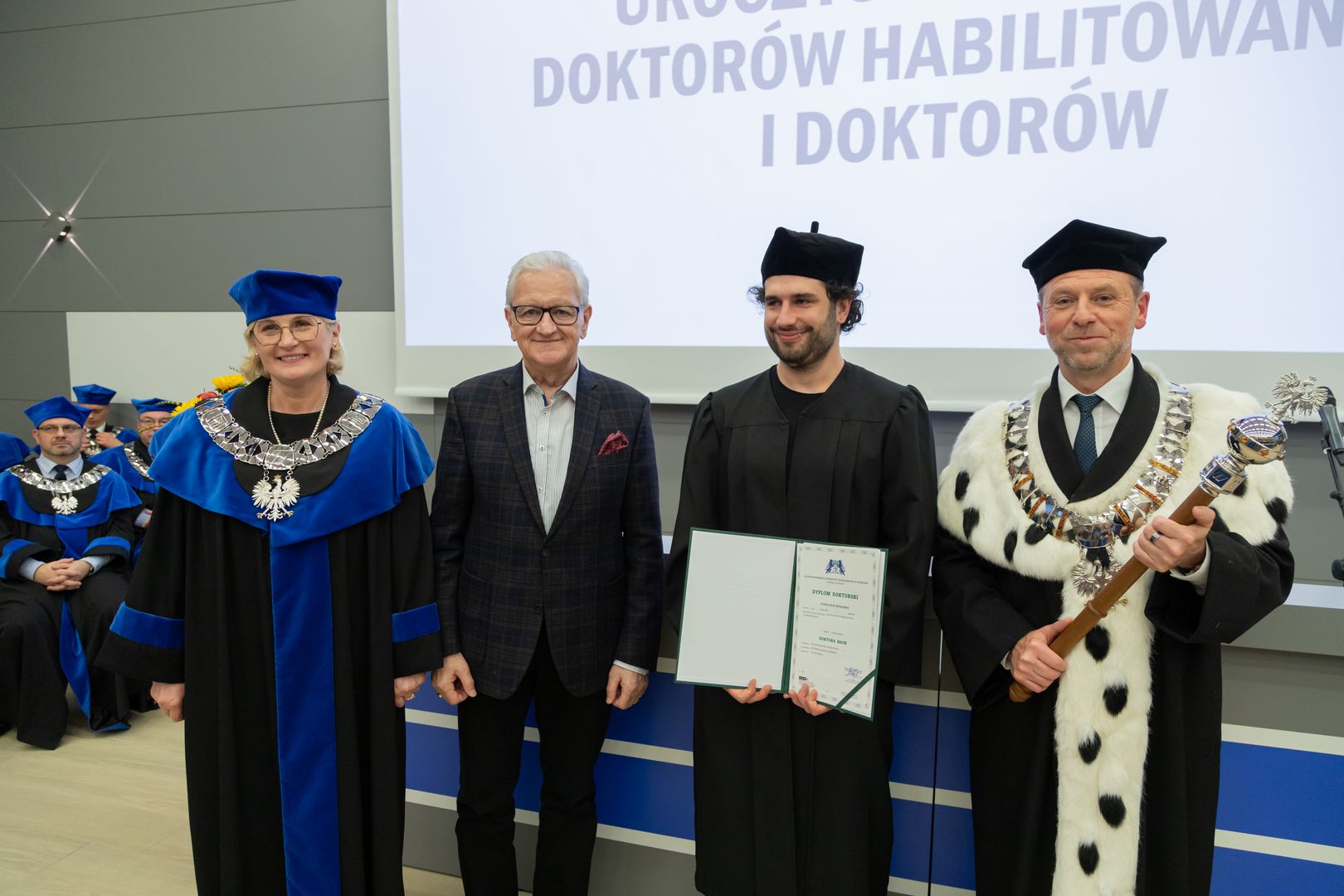 Wręczenie dyplomu doktorskiego