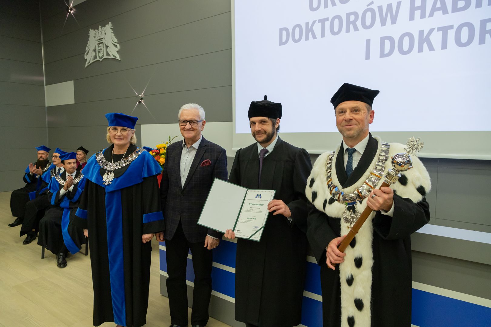 Wręczenie dyplomu doktorskiego