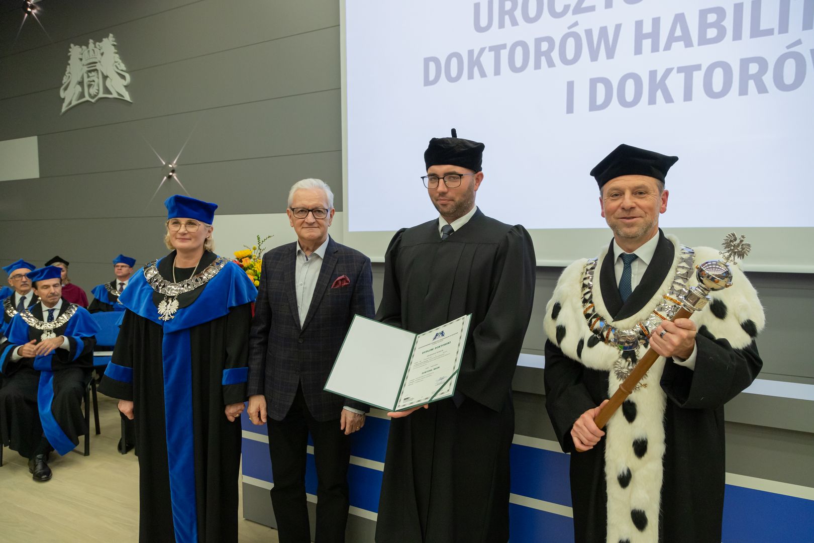 Wręczenie dyplomu doktorskiego