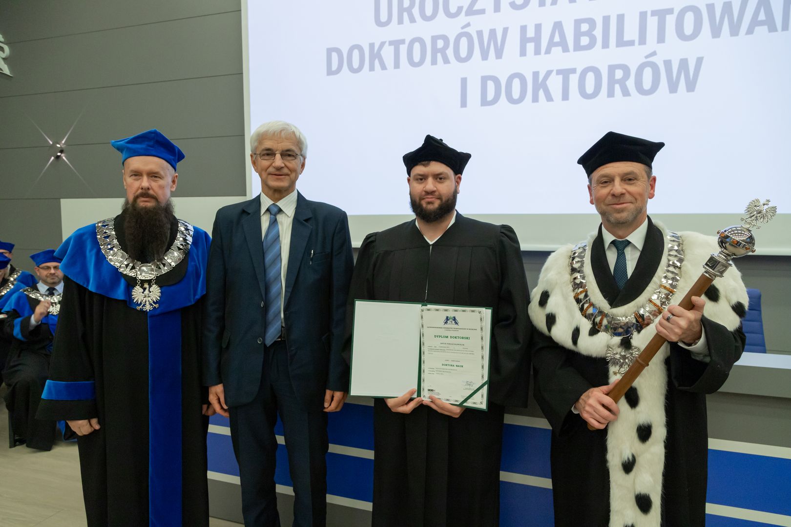 Wręczenie dyplomu doktorskiego