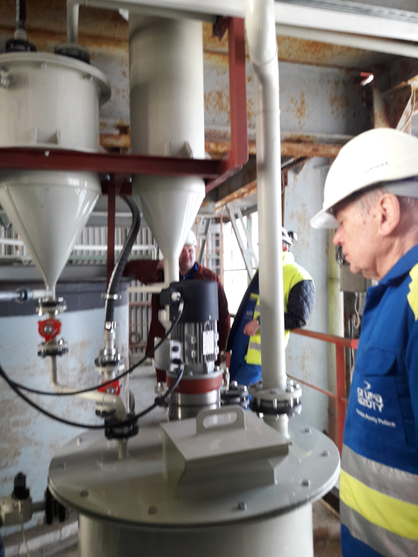 Construction of the pilot installation for obtaining non-toxic phosphate pigments - reactor with dispensers