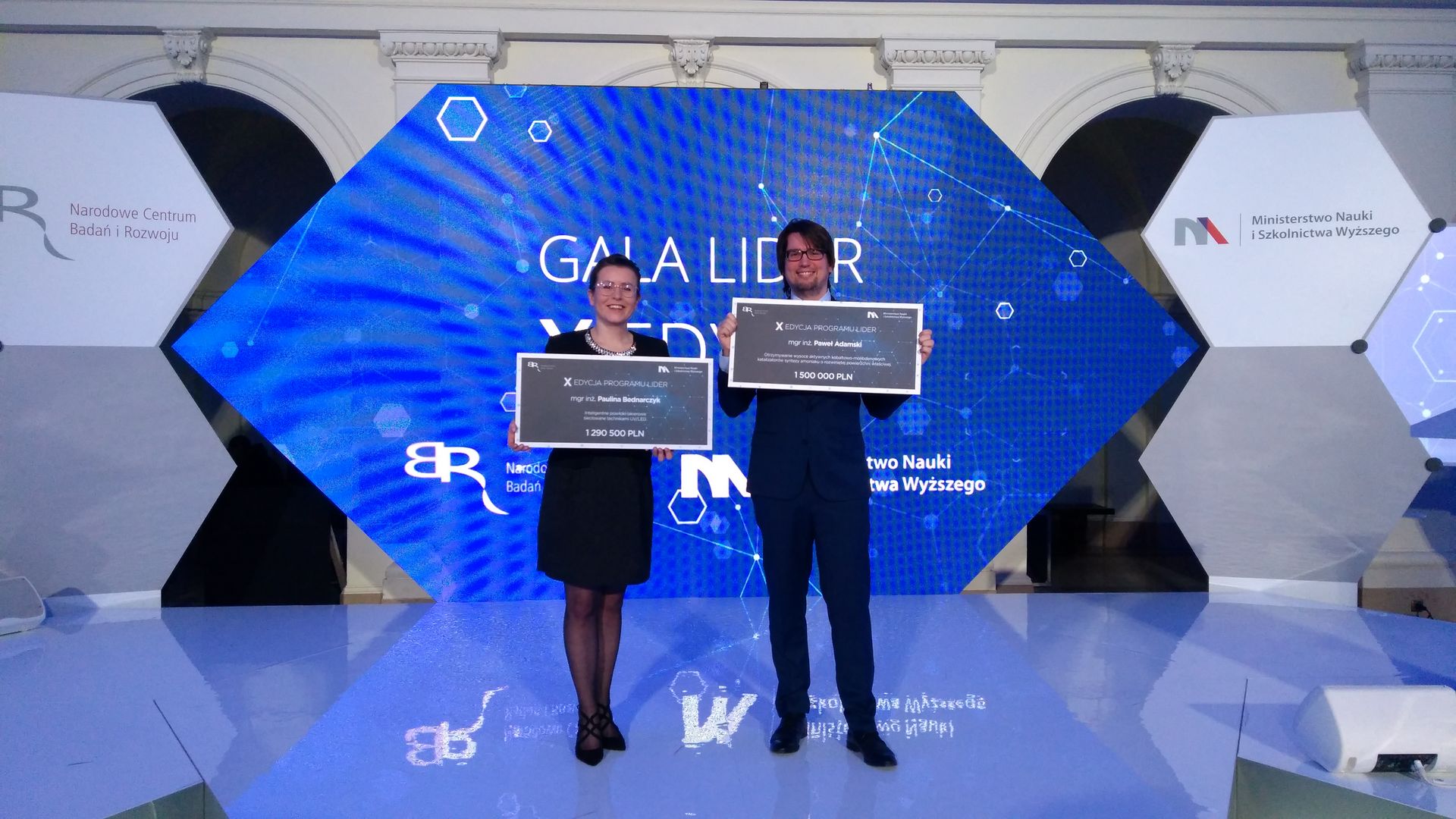 Na zdjęciu mgr inż Paulina Benarczyk oraz mgr inż. Paweł Adamski
